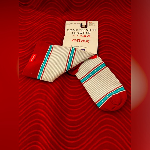 VIM & VIGR COMPRESSION SOCKS NWT SIZE S/M - Picture 4 of 8